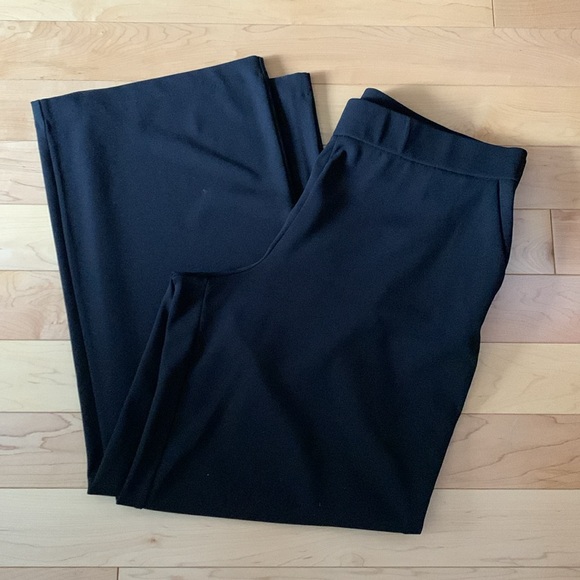 Halston Wide Leg Pull On Pants in Knit Crepe - Picture 5 of 6